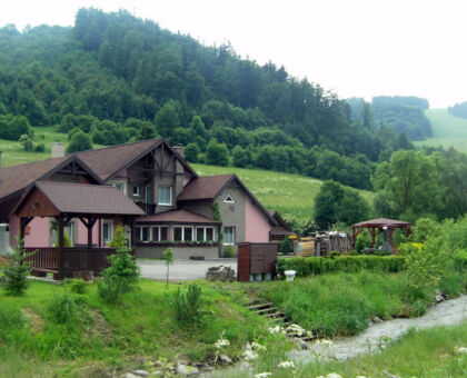 Hnedý apartmánový dom