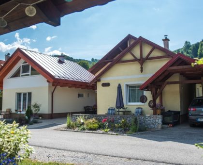 Žltý apartmánový dom